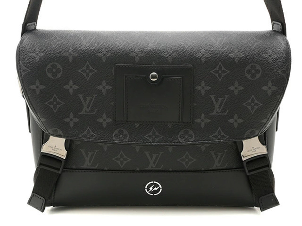 LOUIS VUITTON bag shoulder Messenger Voyage Monogram Eclipse Black
